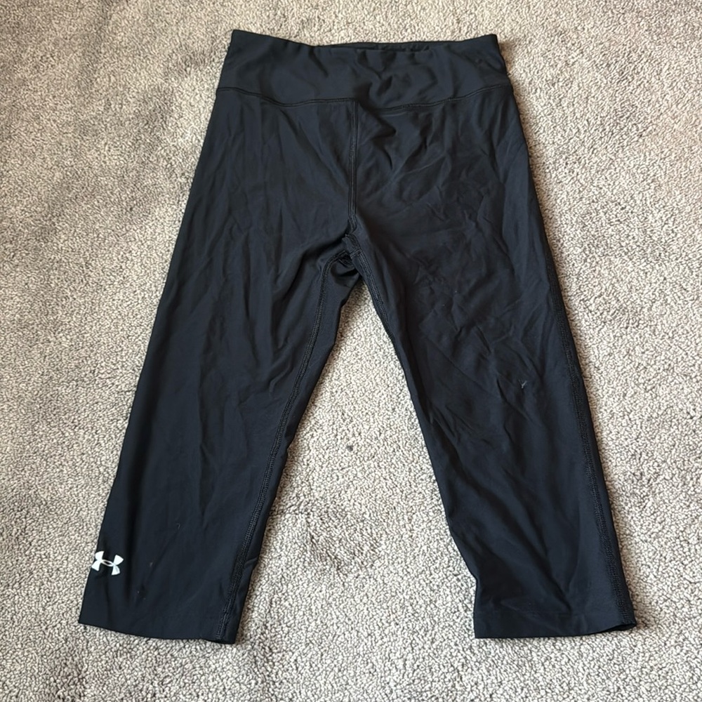 Under Armour Black Capri Leggings Size XS Logo Athletic Crop